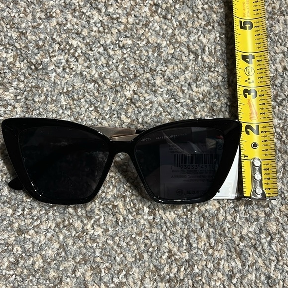 Worthington Oversized Cat Eye Sunglasses with animal print temple accent - Picture 7 of 7